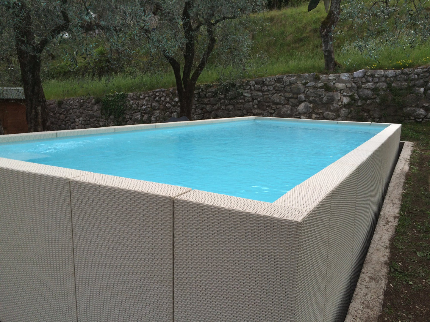 preciosa piscina elevada - Dolcevita Diva 24