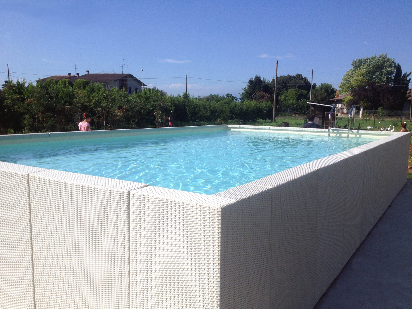 preciosa piscina elevada - Dolcevita Diva 25